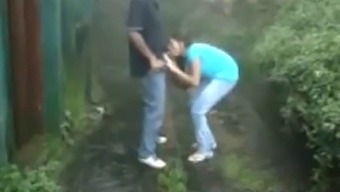 Public Indian Couple'S Passionate Blowjob In Amateur Video