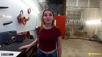 Amateur Roadside Encounter: Busty Blonde Offers Mechanic A Blowjob In Exchange For Repair