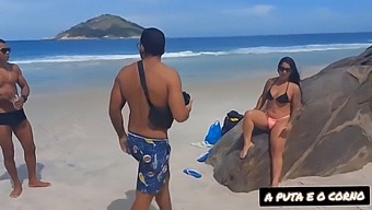 Fotoğrafçı, Nudism Plajında Sıcak Bir Buluşmaya Katılıyor