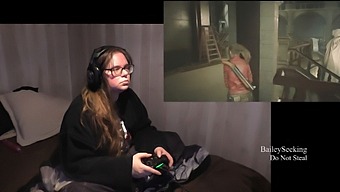 Se En Sexet Striptease, Mens Du Spiller Resident Evil 2 Del 2