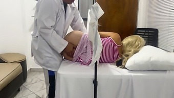 Suami Yang Menakjubkan Digoda Oleh Ob-Gyn Yang Tidak Bermoral Dengan Afrodisiak Dan Difilmkan Selama Pertemuan Terlarang